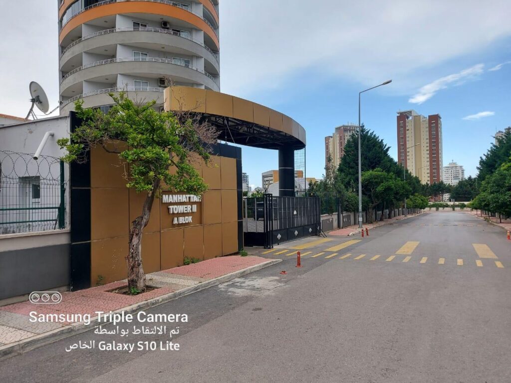 manhattan-plaza-building