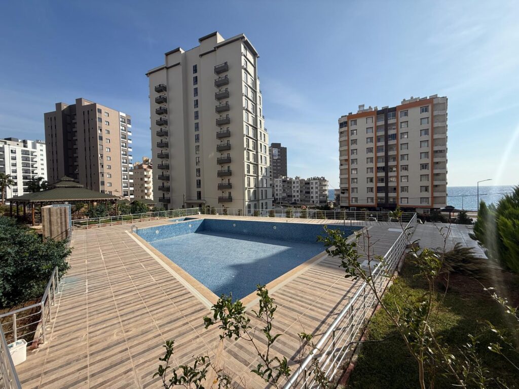 lemon-city-2-pool