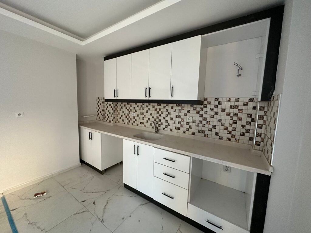 Mersin Akdeniz Turgut Reis Mahallesinde Kiracılı Satılık 2+1 Daire