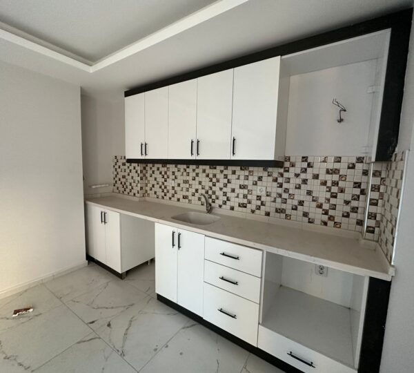 Mersin Akdeniz Turgut Reis Mahallesinde Kiracılı Satılık 2+1 Daire