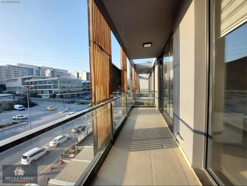 kiralik-ofis-ciftlikkoy-balkon