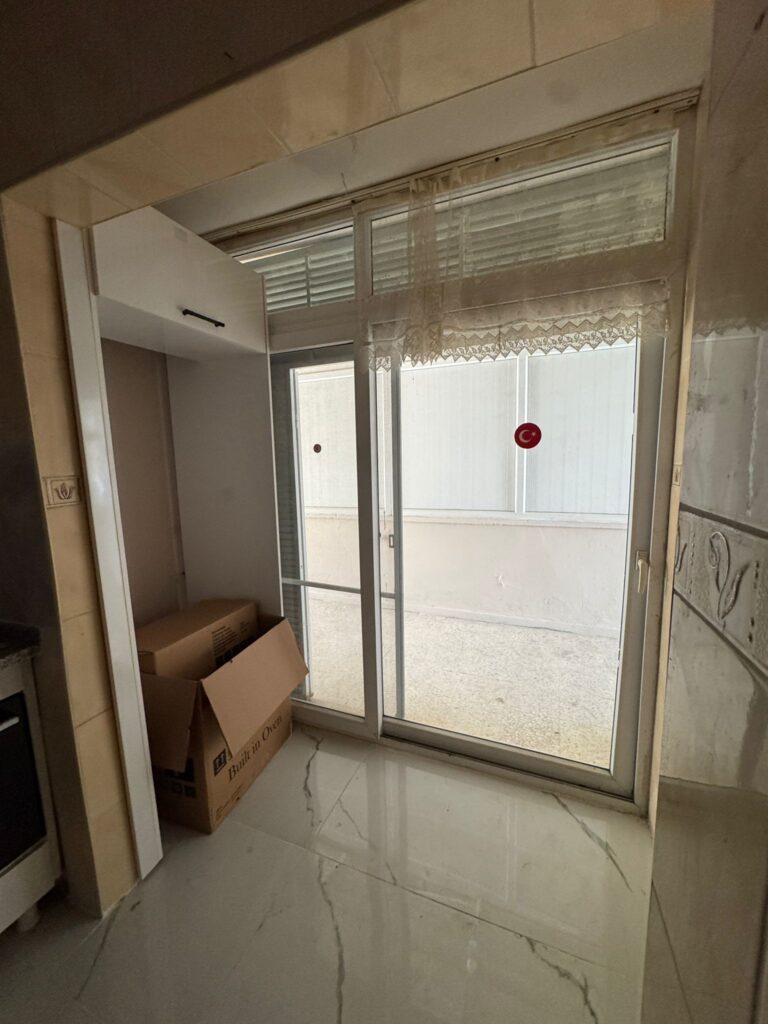 Mezitli Merkez Mahallesi 3+1 Kiralık Daire Geniş Teras