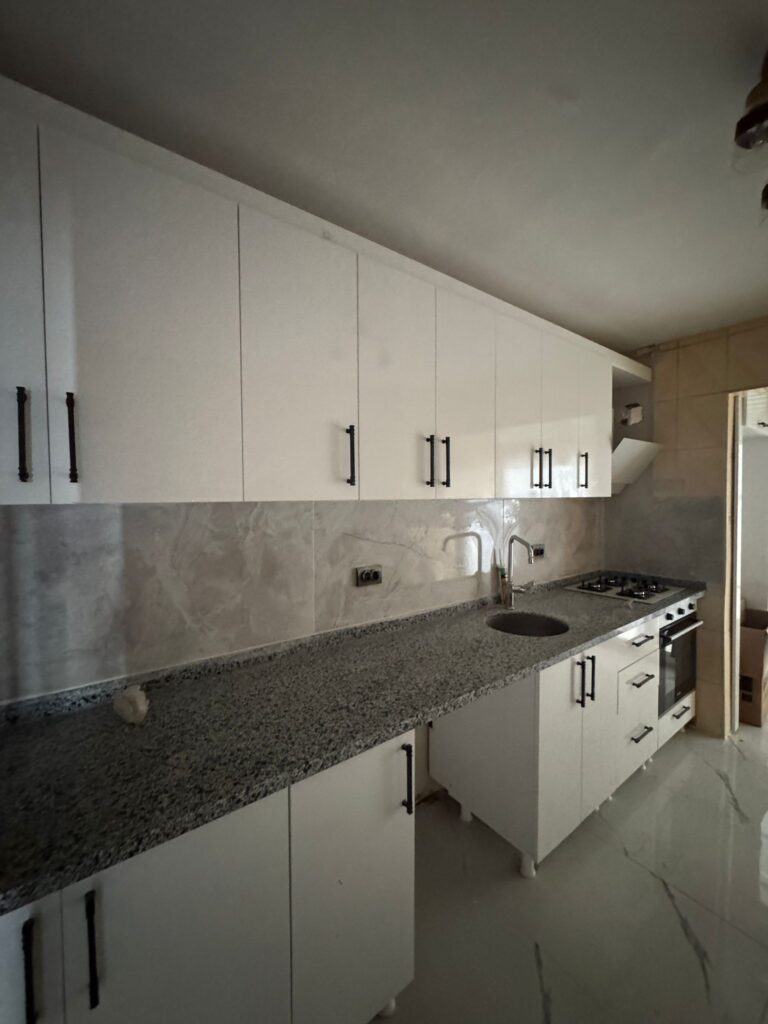 Mezitli Merkez Mahallesi 3+1 Kiralık Daire Geniş Teras