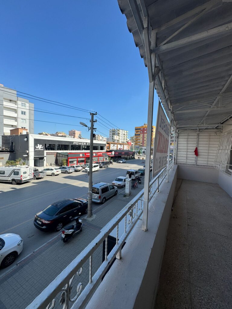 Mezitli Merkez Mahallesi 3+1 Kiralık Daire Geniş Teras