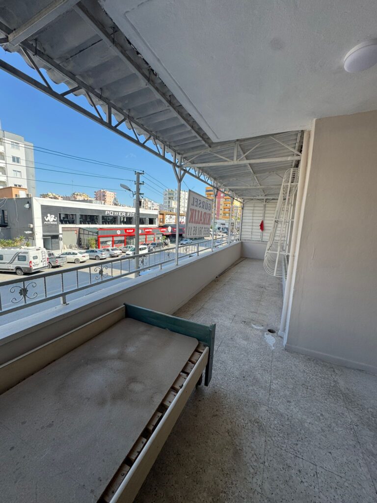 Mezitli Merkez Mahallesi 3+1 Kiralık Daire Geniş Teras