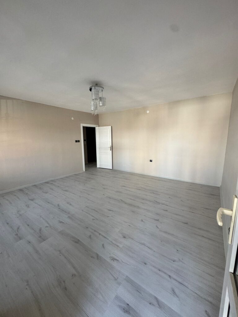 Mezitli Merkez Mahallesi 3+1 Kiralık Daire Geniş Teras