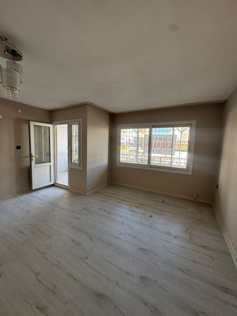 Mezitli Merkez Mahallesi 3+1 Kiralık Daire Geniş Teras