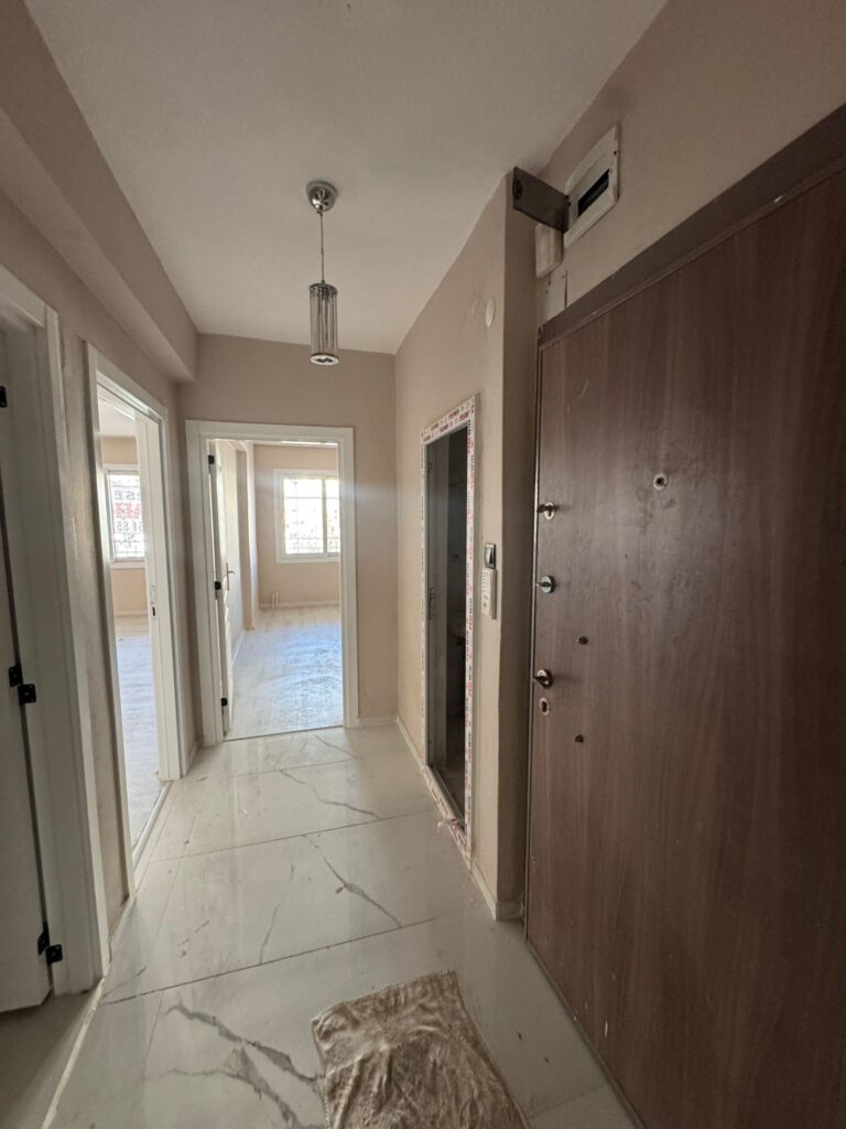 Mezitli Merkez Mahallesi 3+1 Kiralık Daire Geniş Teras