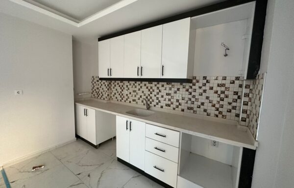 Mersin Akdeniz Turgut Reis Mahallesinde Kiracılı Satılık 2+1 Daire