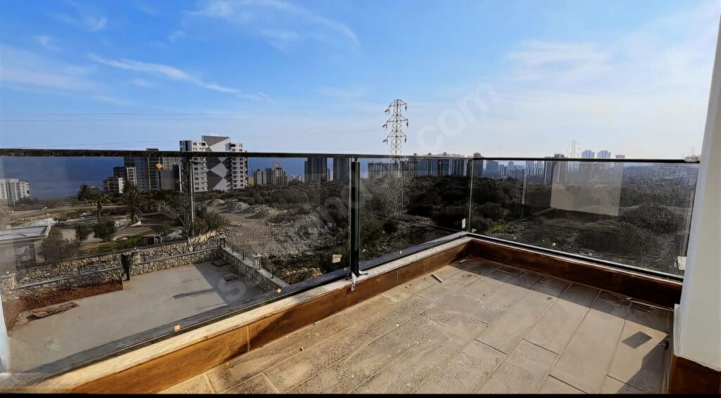 ayas-balkon