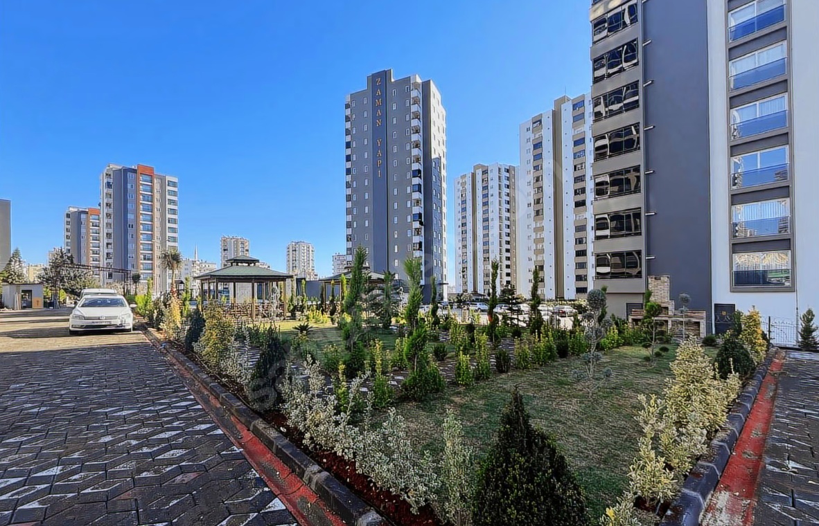 Mersin Mezitli Akdeniz Mahallesi GMK Yakını Satılık Havuzlu 1+1 Daire
