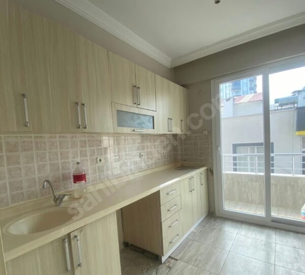 Mersin Mezitli İstiklal Mahallesi Kiralık 3+1 Site İçi Daire