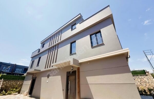 Mersin Mezitli Kuyuluk Mahallesi Satılık 4+1 Lüks Dubleks Villa