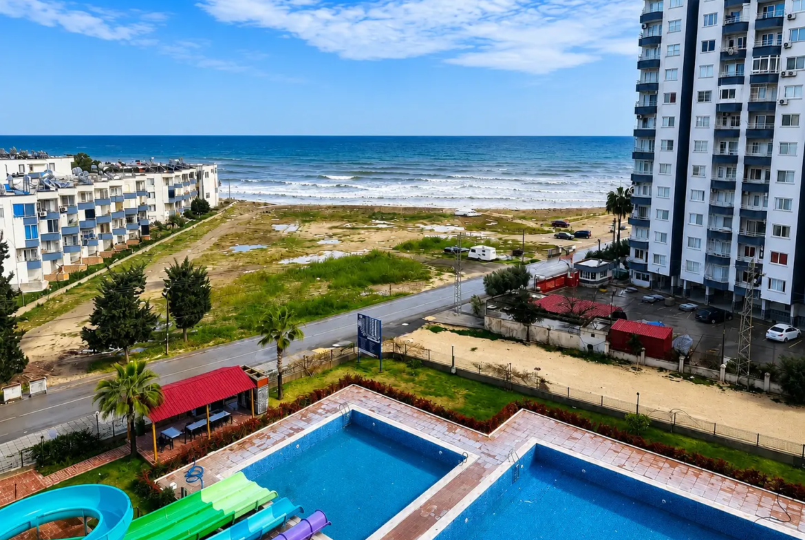 Çeşmeli’de Havuzlu Köşe Daire 2+1 Satılık Daire