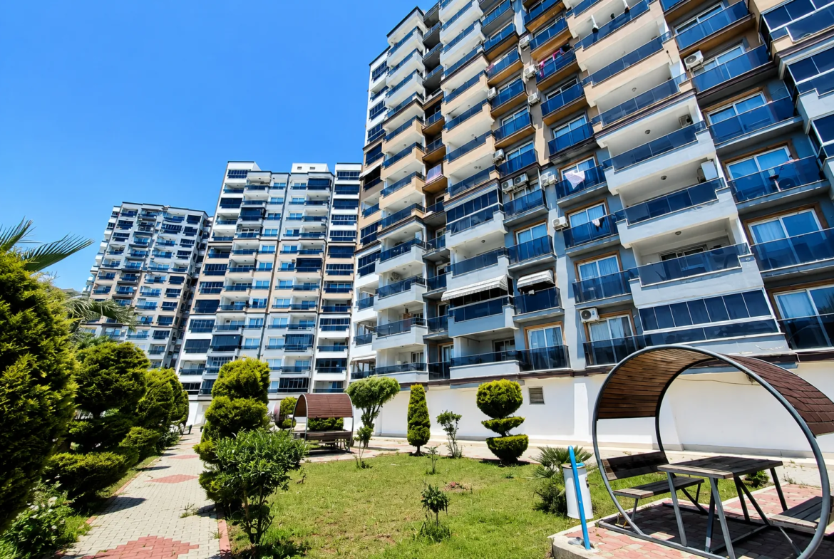 Deniz’de Full Eşyalı Havuzlu 1+1 Satılık Daire