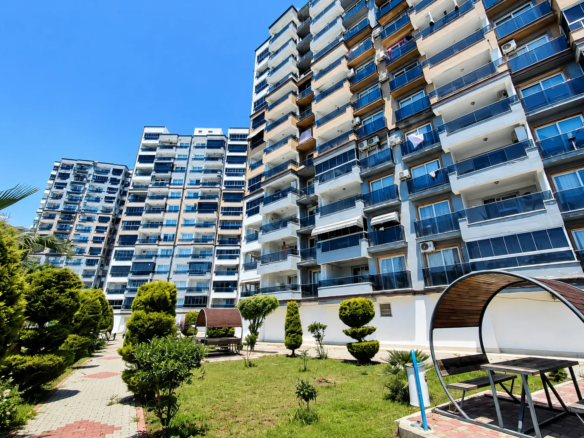 Deniz’de Full Eşyalı Havuzlu 1+1 Satılık Daire