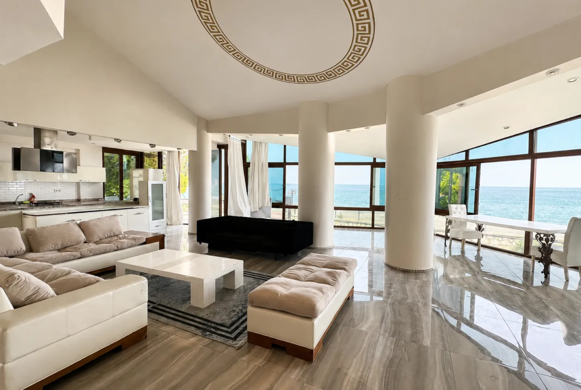 Altın Portakal Konutları Sitesinde Denize Sıfır Deniz Manzaralı 4+1 Satılık Villa