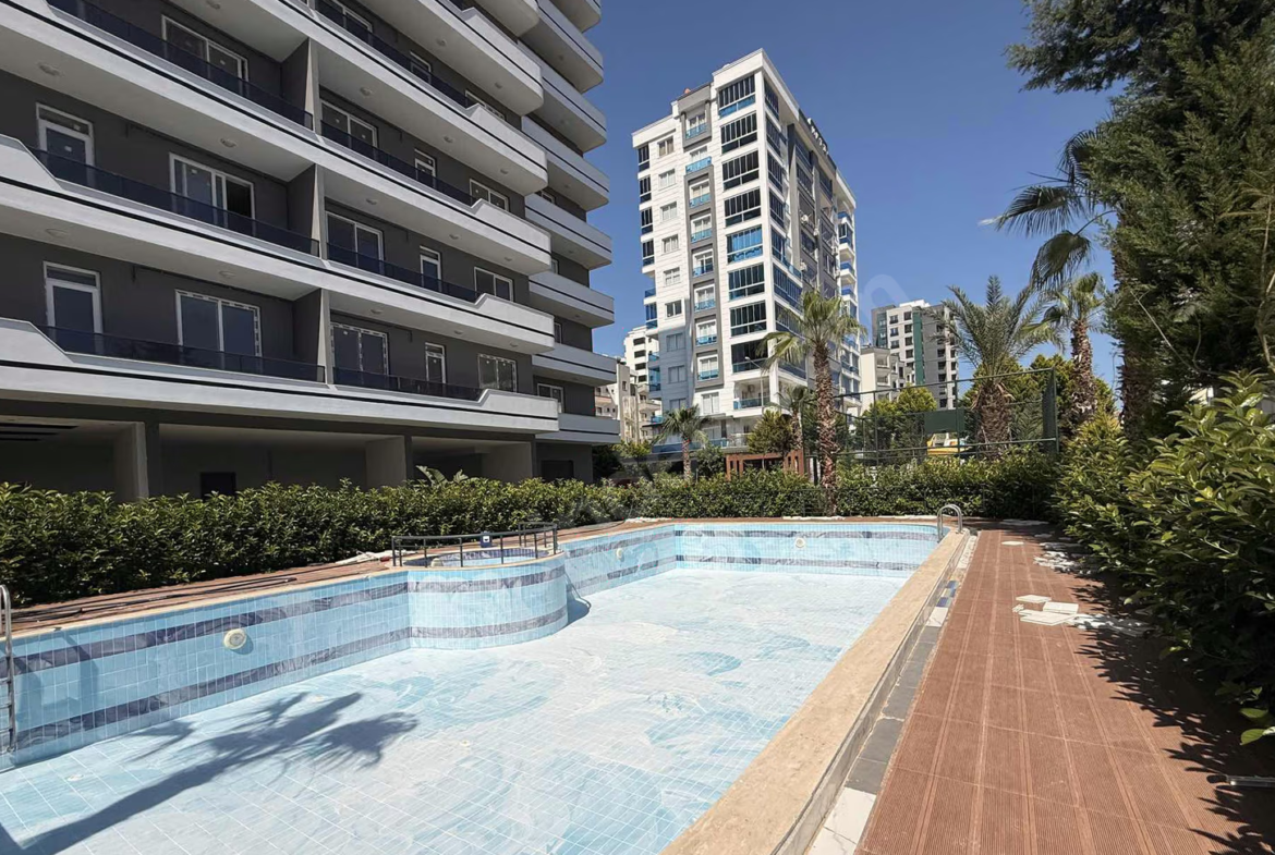 Mersin Erdemli Çeşmeli Mahallesi 1+1 80 m² Klima Satılık Daire