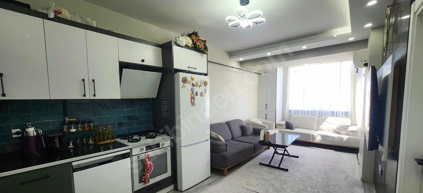 Mersin Mezitli 75. Yıl Mahallesi 1+1 55 m² Doğalgaz Kombili Satılık Daire