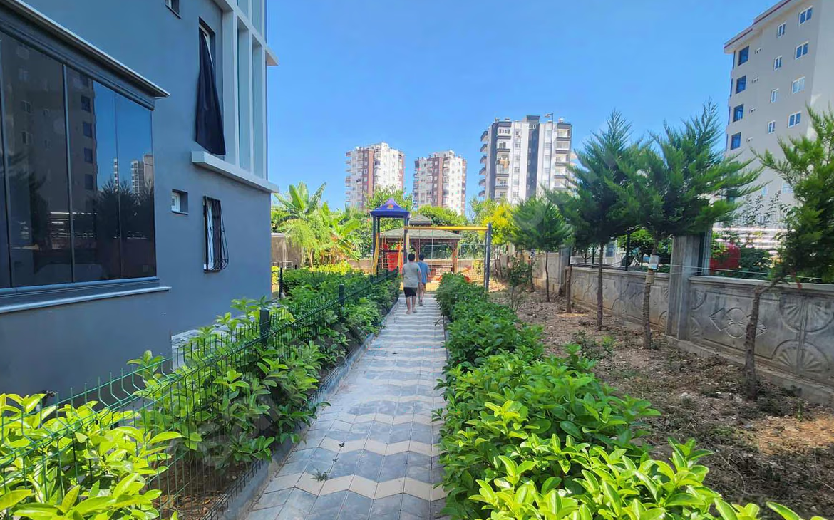 Mersin Mezitli 75. Yıl Mahallesi 1+1 55 m² Doğalgaz Kombili Satılık Daire