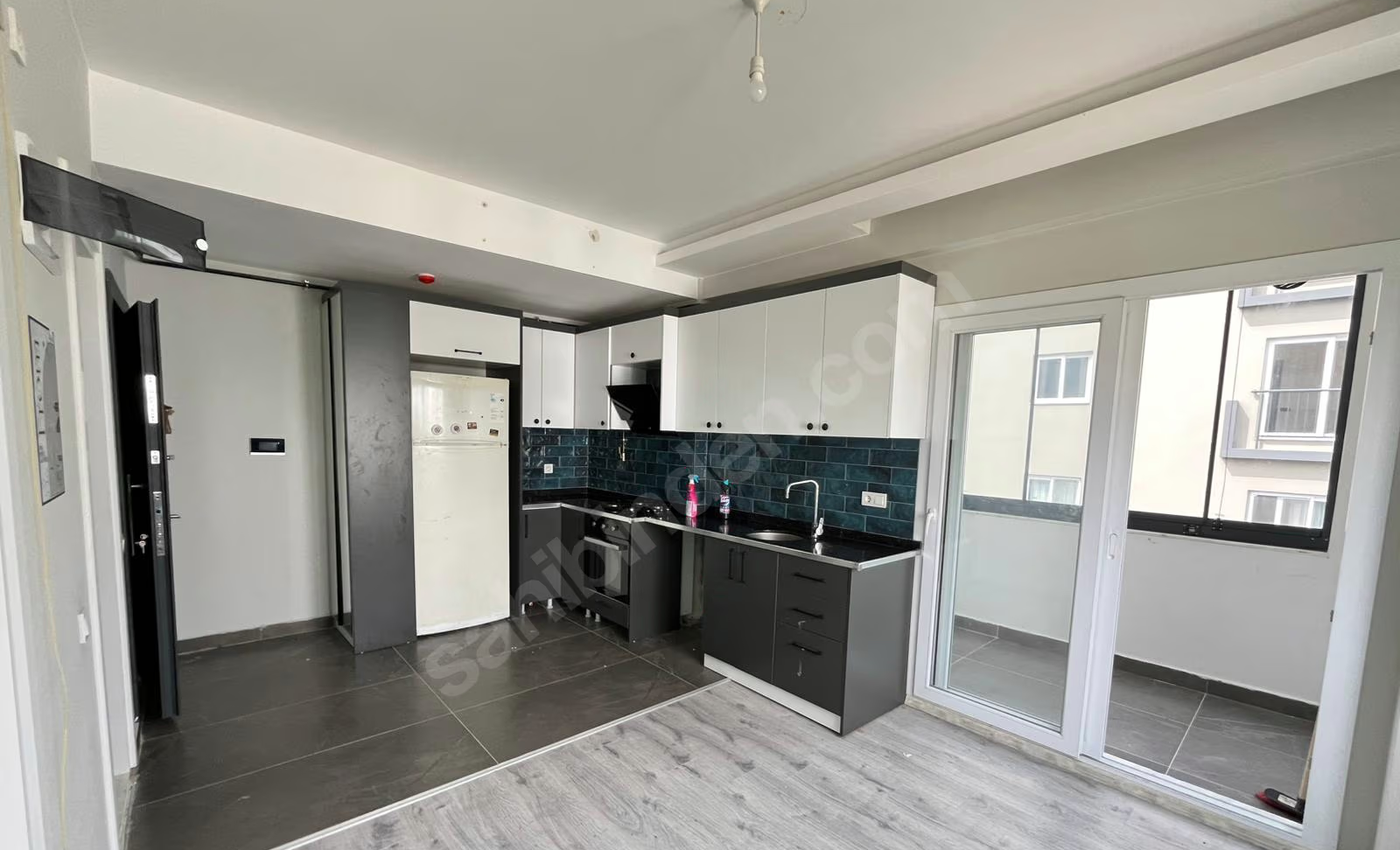 Mersin Mezitli 75. Yıl Mahallesi 1+1 55 m² Klima Satılık Daire