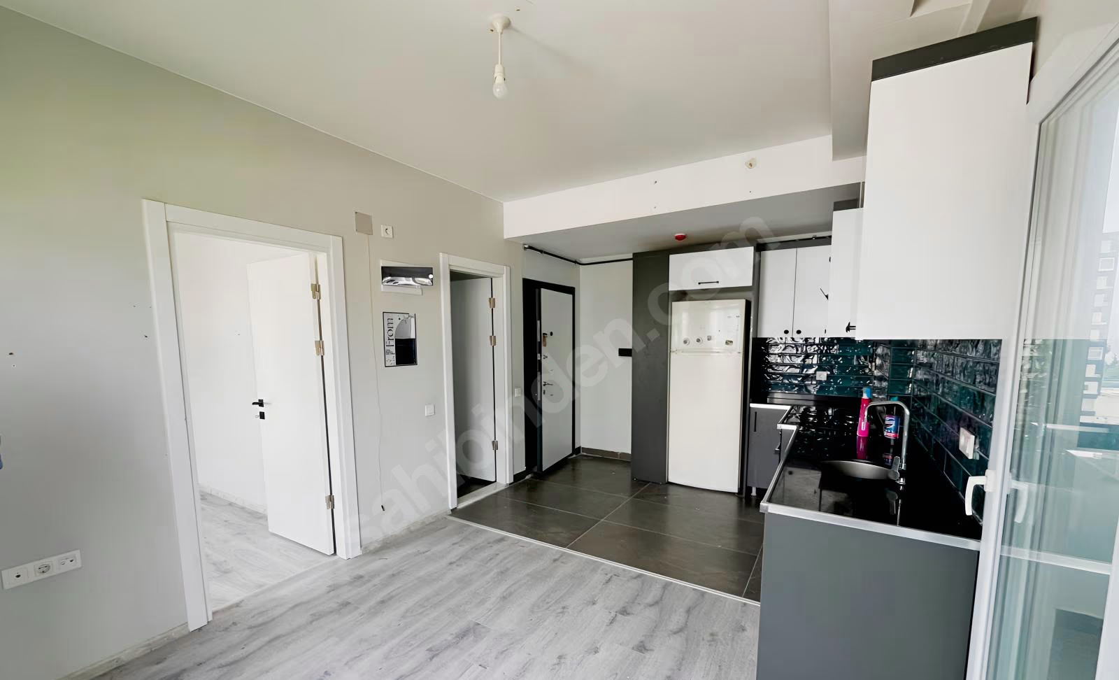 Mersin Mezitli 75. Yıl Mahallesi 1+1 55 m² Klima Satılık Daire