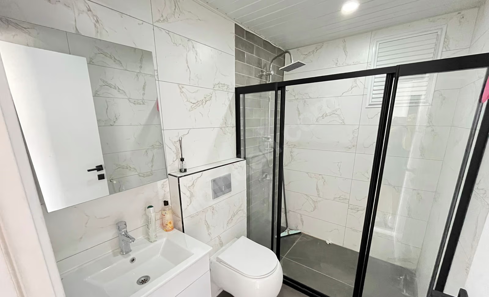 Mersin Mezitli 75. Yıl Mahallesi 1+1 55 m² Klima Satılık Daire