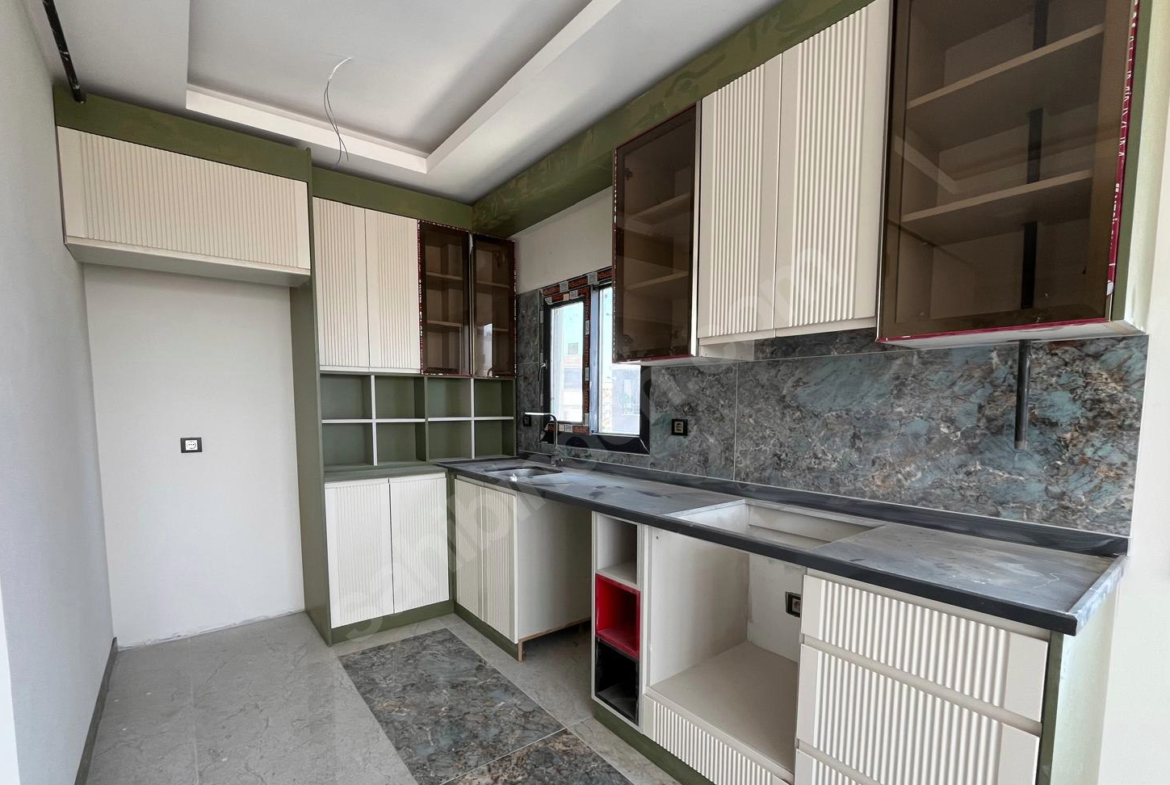 Mersin Mezitli 75. Yıl Mahallesi 1+1 70 m² Doğalgaz Kombili Kiralık Daire