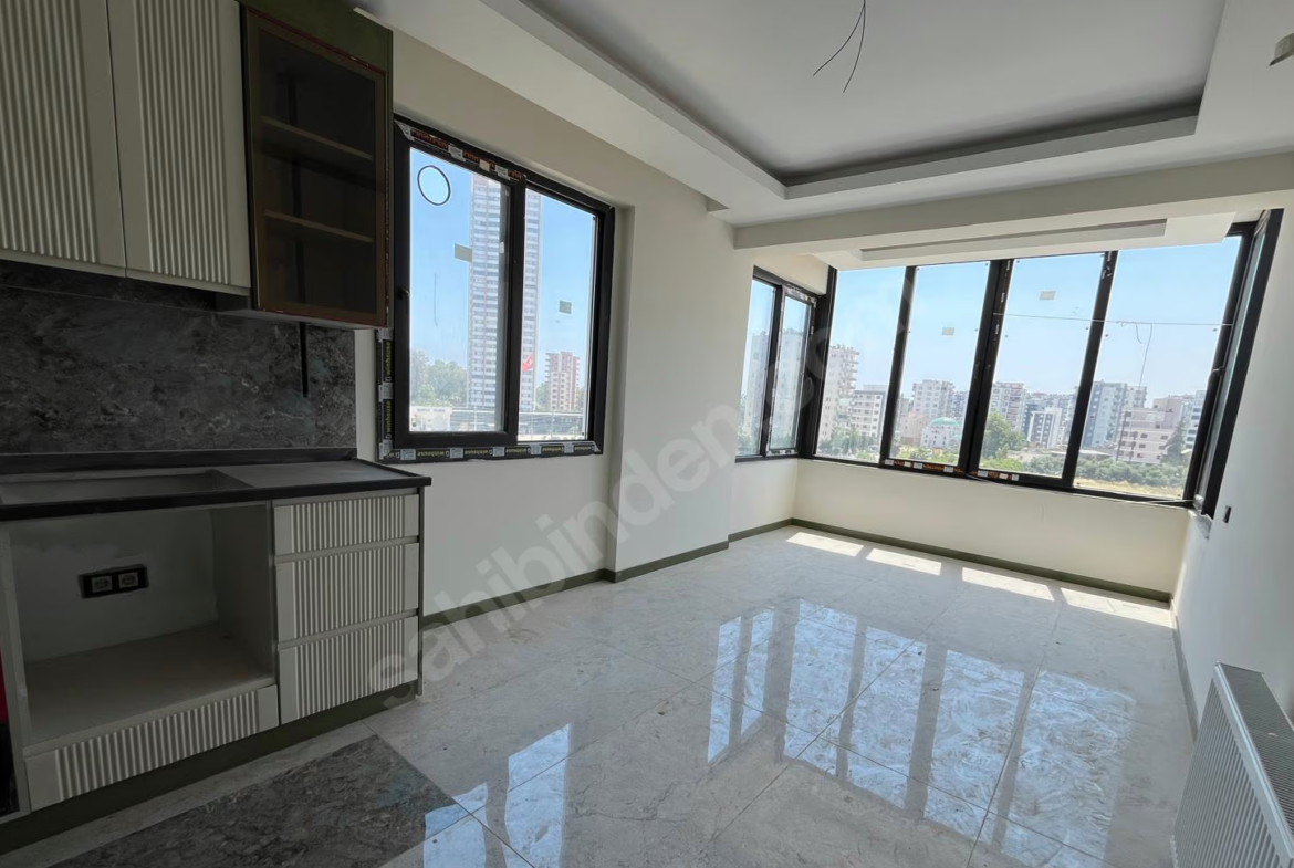 Mersin Mezitli 75. Yıl Mahallesi 1+1 70 m² Doğalgaz Kombili Kiralık Daire