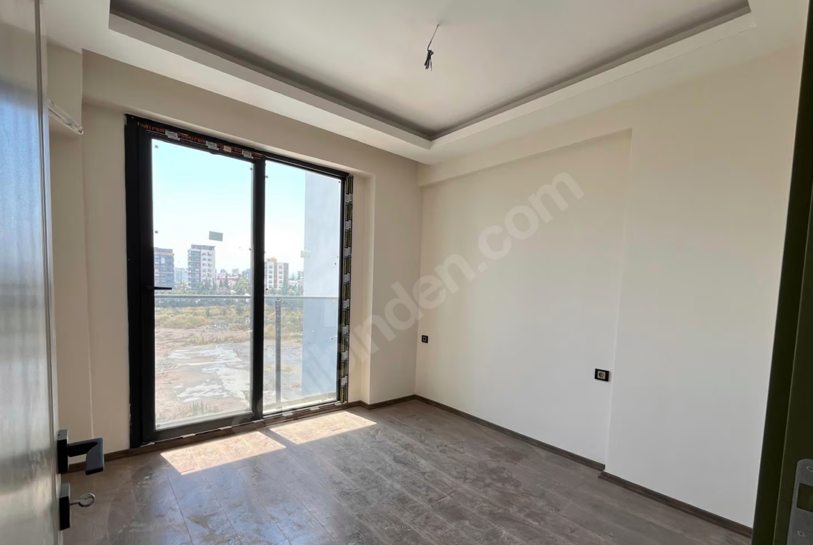 Mersin Mezitli 75. Yıl Mahallesi 1+1 70 m² Doğalgaz Kombili Kiralık Daire