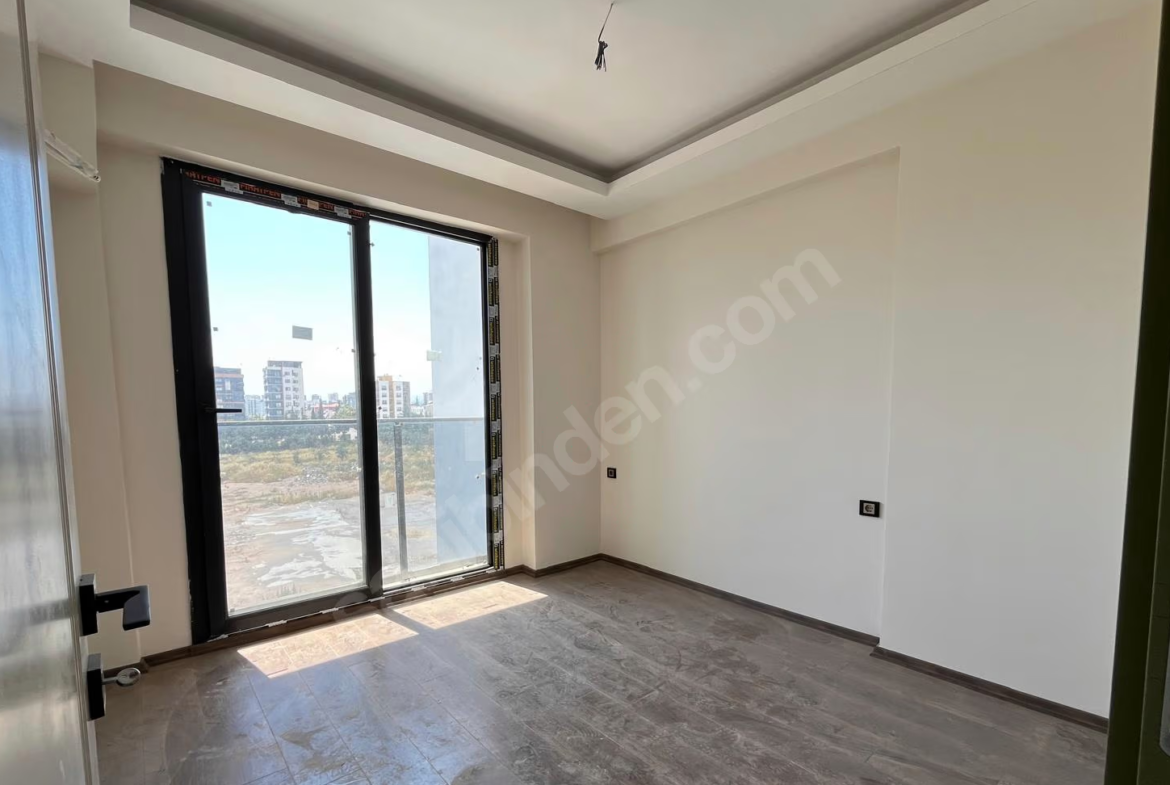Mersin Mezitli 75. Yıl Mahallesi 1+1 70 m² Doğalgaz Kombili Kiralık Daire