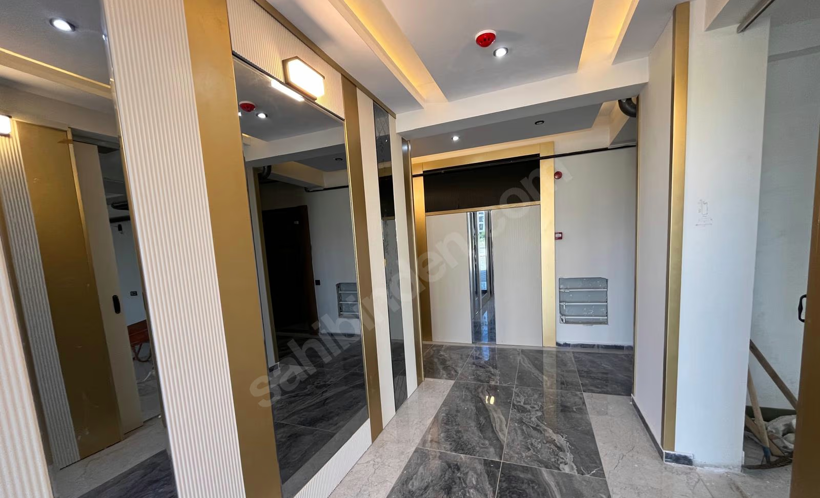 Mersin Mezitli 75. Yıl Mahallesi 1+1 70 m² Doğalgaz Kombili Kiralık Daire