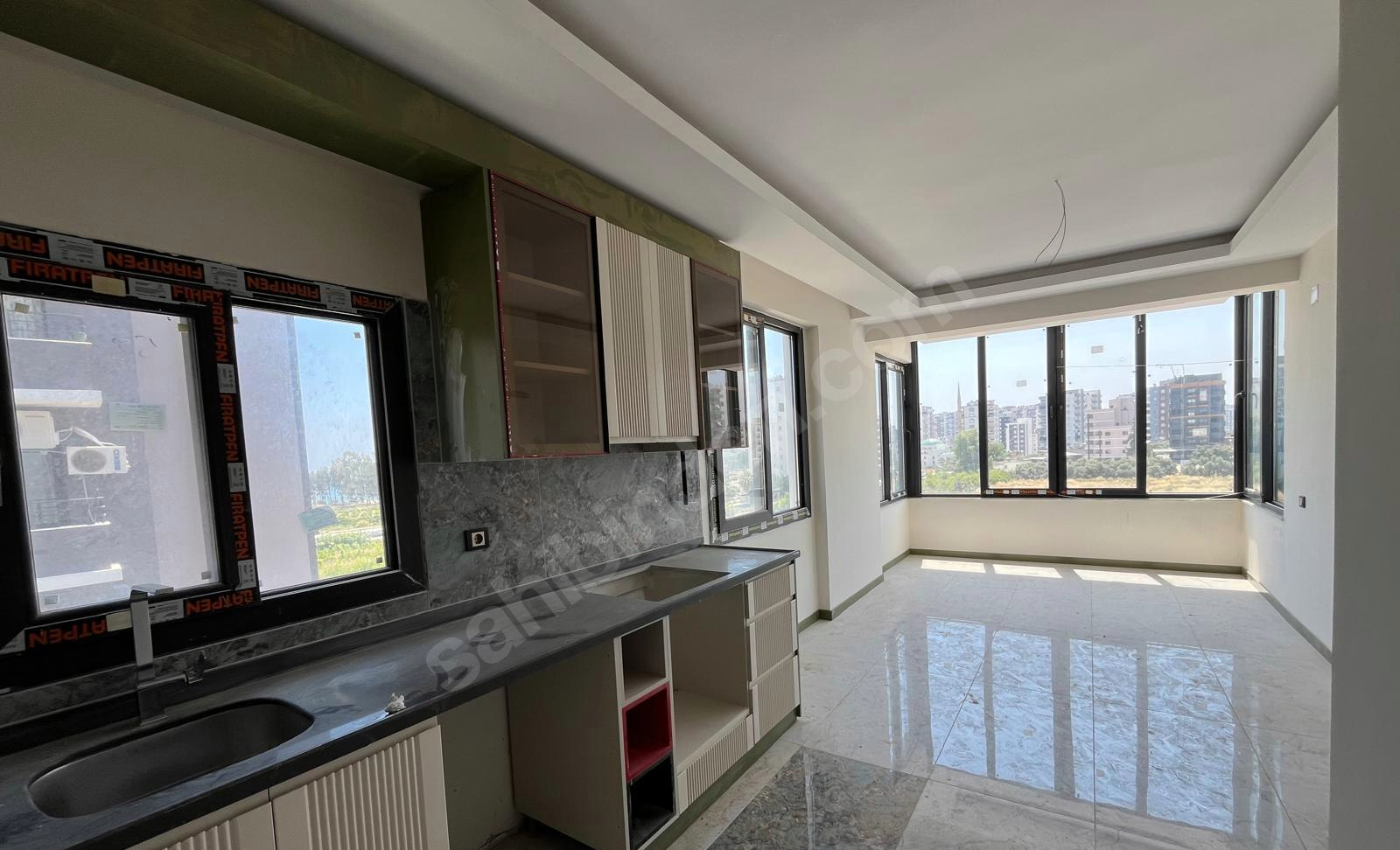 Mersin Mezitli 75. Yıl Mahallesi 1+1 70 m² Doğalgaz Kombili Satılık Daire