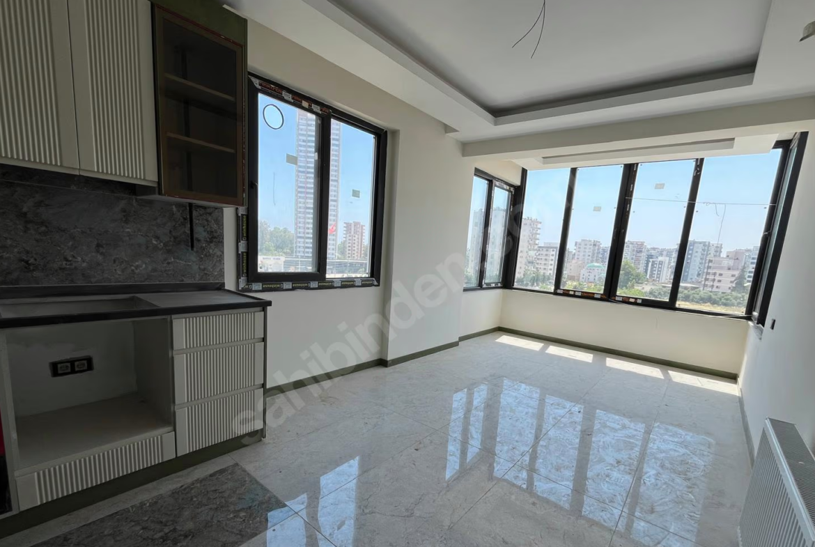 Mersin Mezitli 75. Yıl Mahallesi 1+1 70 m² Doğalgaz Kombili Satılık Daire