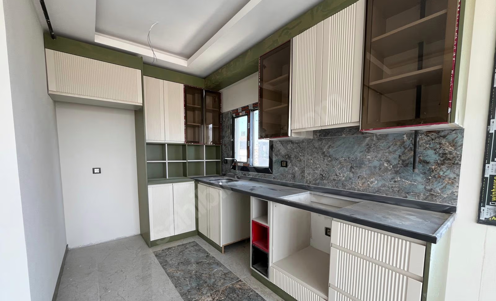 Mersin Mezitli 75. Yıl Mahallesi 1+1 70 m² Doğalgaz Kombili Satılık Daire