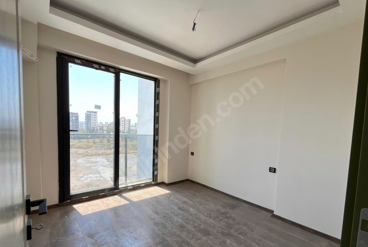 Mersin Mezitli 75. Yıl Mahallesi 1+1 70 m² Doğalgaz Kombili Satılık Daire