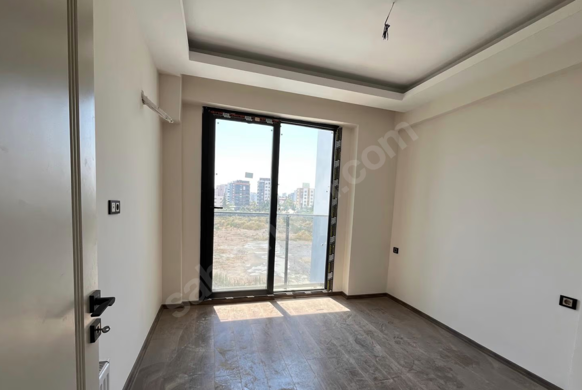 Mersin Mezitli 75. Yıl Mahallesi 1+1 70 m² Doğalgaz Kombili Satılık Daire
