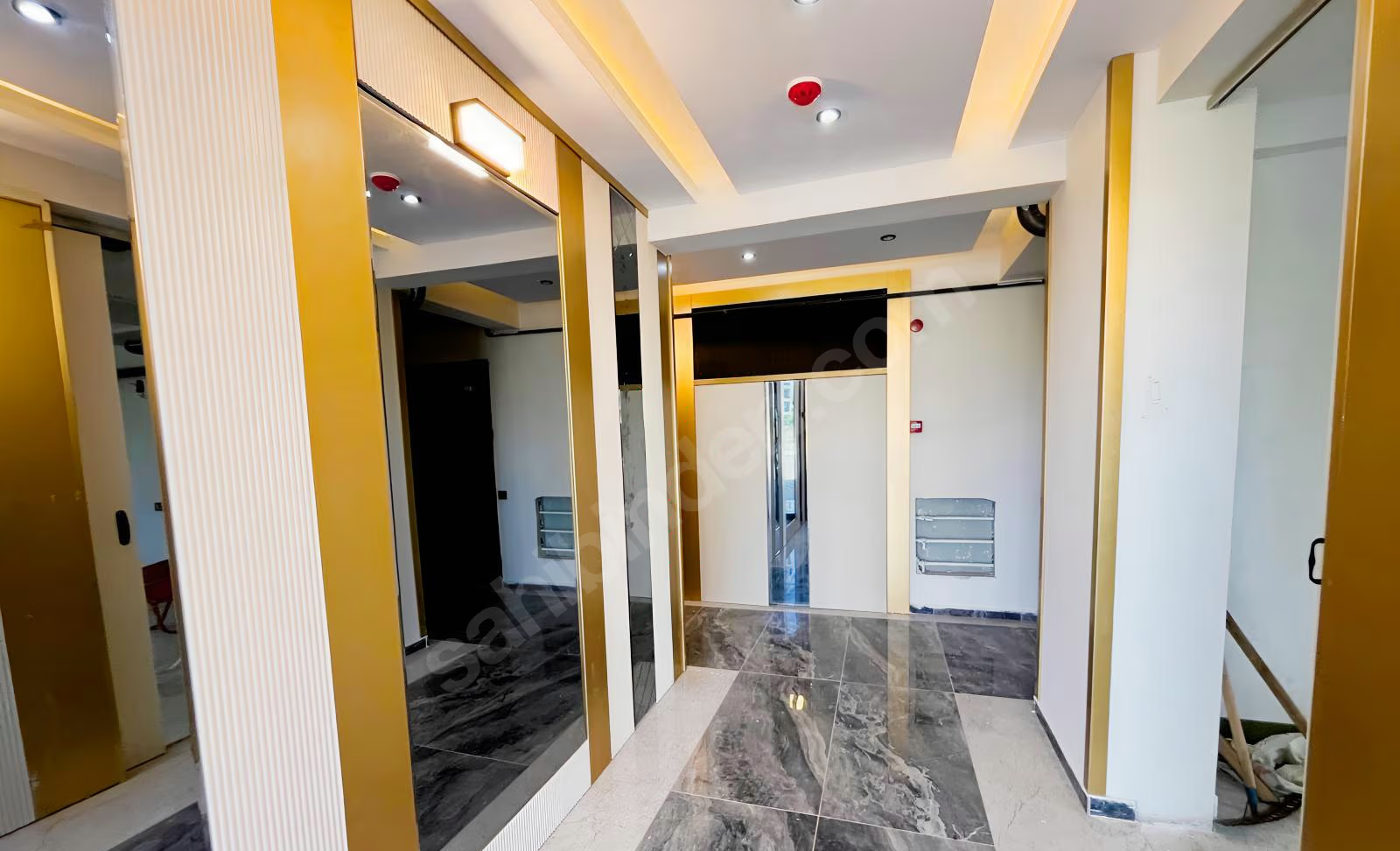 Mersin Mezitli 75. Yıl Mahallesi 1+1 70 m² Doğalgaz Kombili Satılık Daire