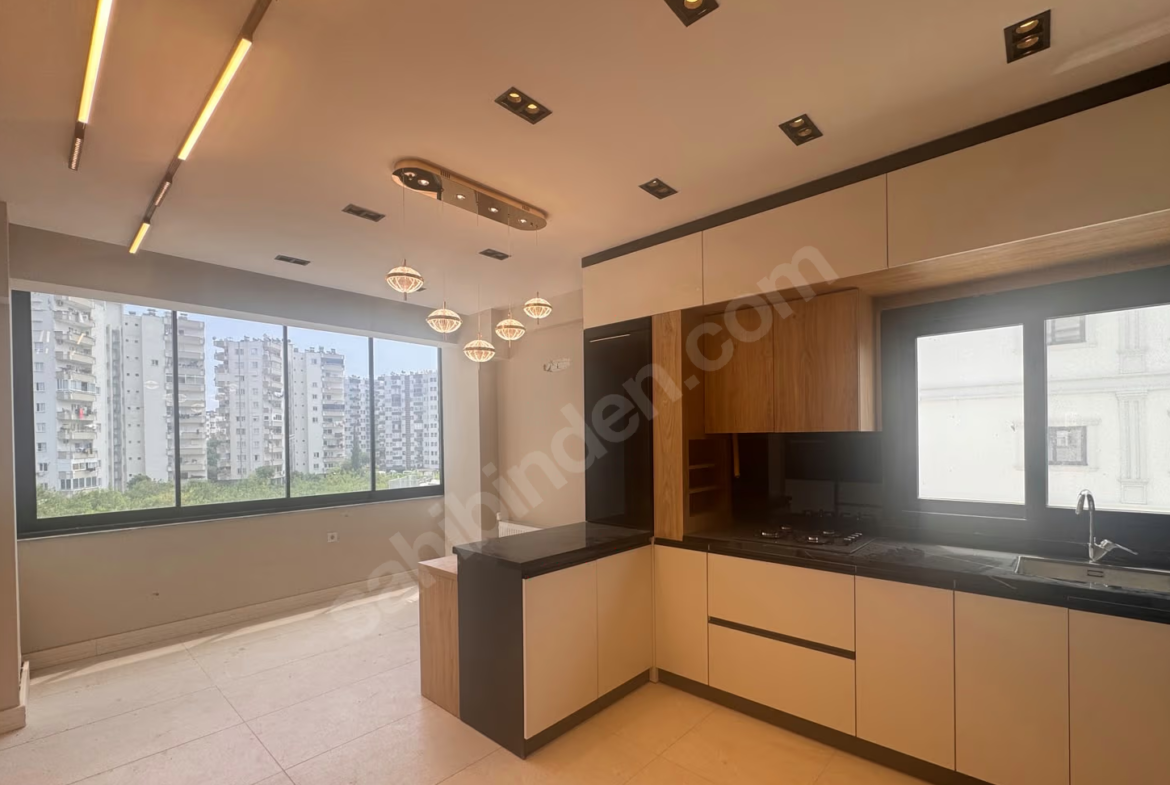Mersin Mezitli 75. Yıl Mahallesi 2+1 120 m² Doğalgaz Kombili Kiralık Daire