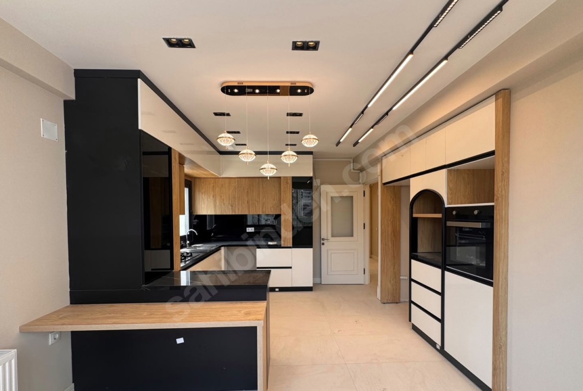 Mersin Mezitli 75. Yıl Mahallesi 2+1 120 m² Doğalgaz Kombili Satılık Daire