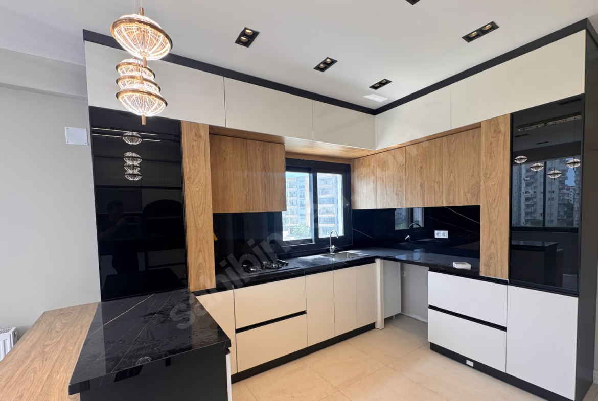 Mersin Mezitli 75. Yıl Mahallesi 2+1 120 m² Doğalgaz Kombili Satılık Daire