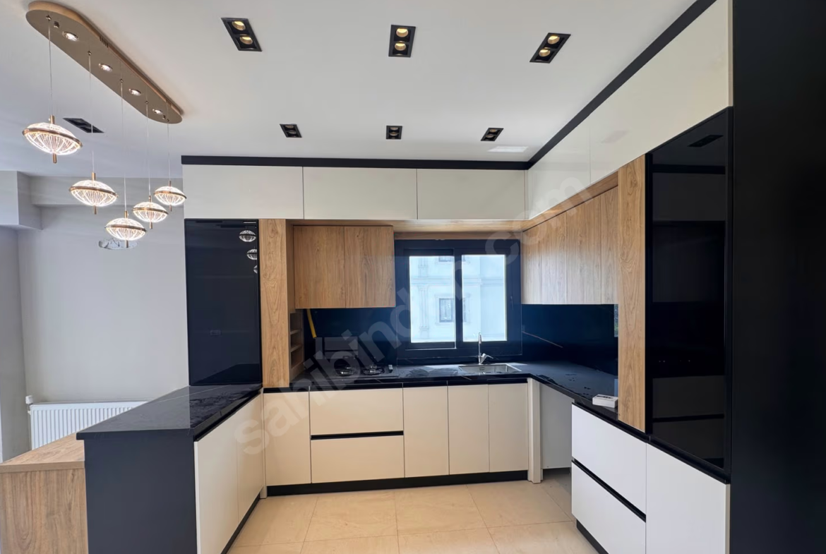 Mersin Mezitli 75. Yıl Mahallesi 2+1 120 m² Doğalgaz Kombili Satılık Daire