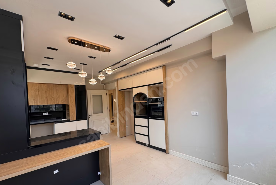 Mersin Mezitli 75. Yıl Mahallesi 2+1 120 m² Doğalgaz Kombili Satılık Daire