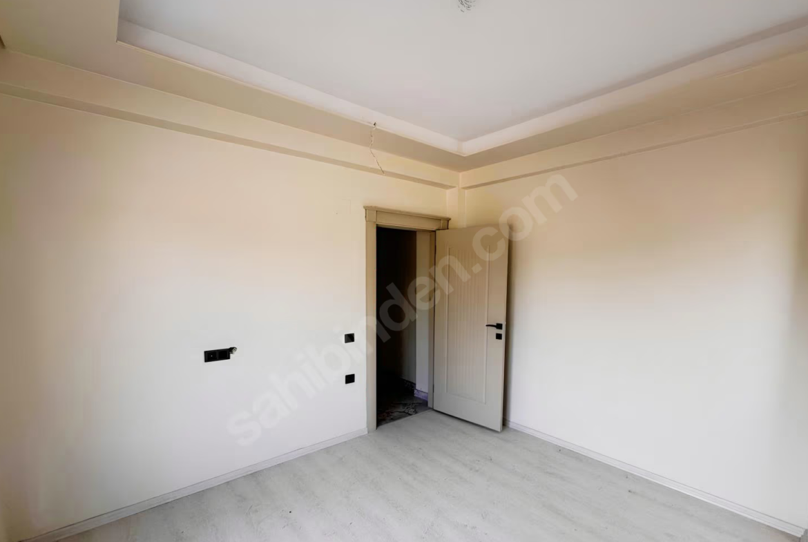 Mersin Mezitli 75. Yıl Mahallesi 2+1 150 m² Doğalgaz Kombili Satılık Daire