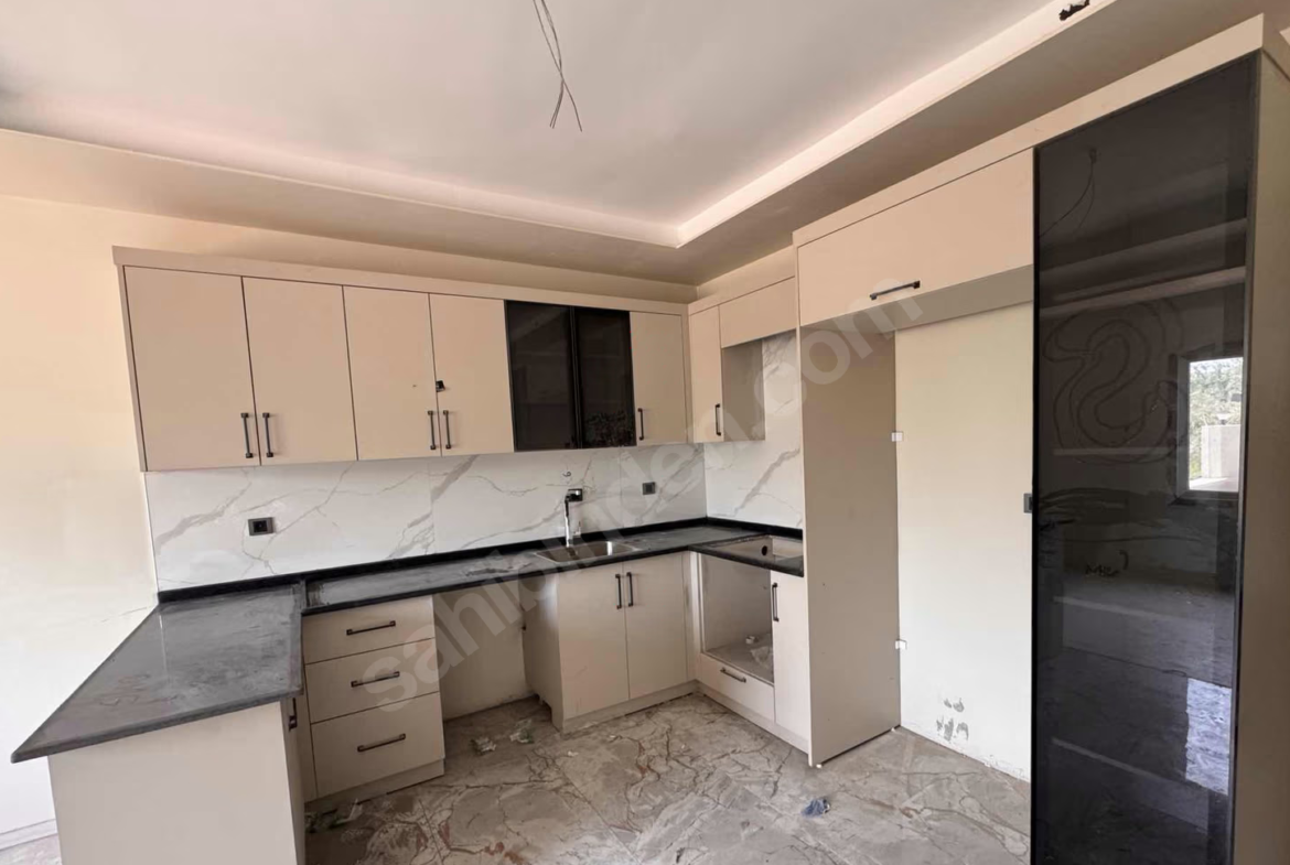 Mersin Mezitli 75. Yıl Mahallesi 2+1 150 m² Doğalgaz Kombili Satılık Daire