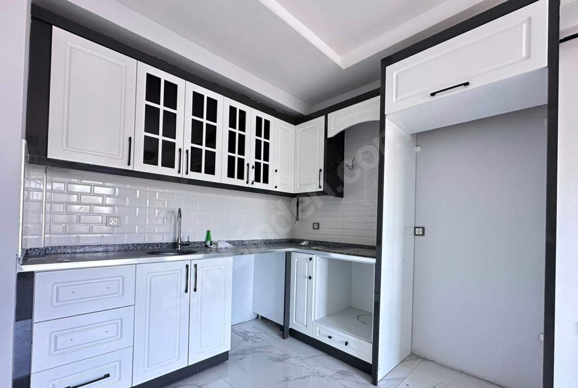 Mersin Mezitli 75. Yıl Mahallesi 2+1 95 m² Doğalgaz Kombili Satılık Daire