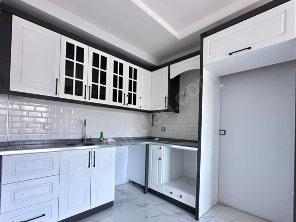 Mersin Mezitli 75. Yıl Mahallesi 2+1 95 m² Doğalgaz Kombili Satılık Daire