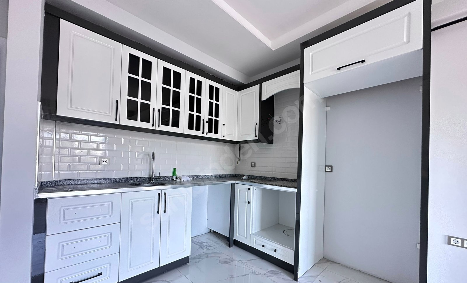 Mersin Mezitli 75. Yıl Mahallesi 2+1 95 m² Doğalgaz Kombili Satılık Daire