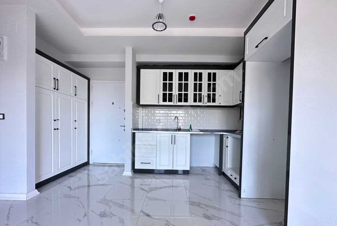 Mersin Mezitli 75. Yıl Mahallesi 2+1 95 m² Doğalgaz Kombili Satılık Daire