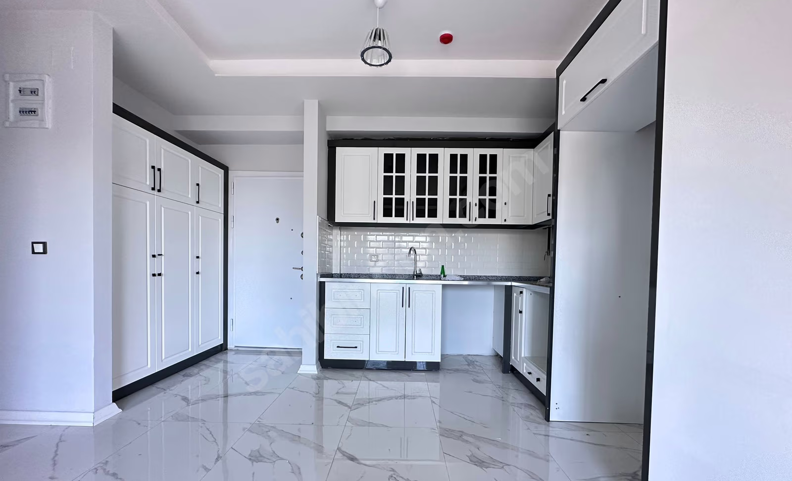 Mersin Mezitli 75. Yıl Mahallesi 2+1 95 m² Doğalgaz Kombili Satılık Daire